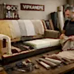 VIPKANEPE atölyesinde koltuk döşeme sırasında açılmış koltuk ve iç parçalarının incelenmesi